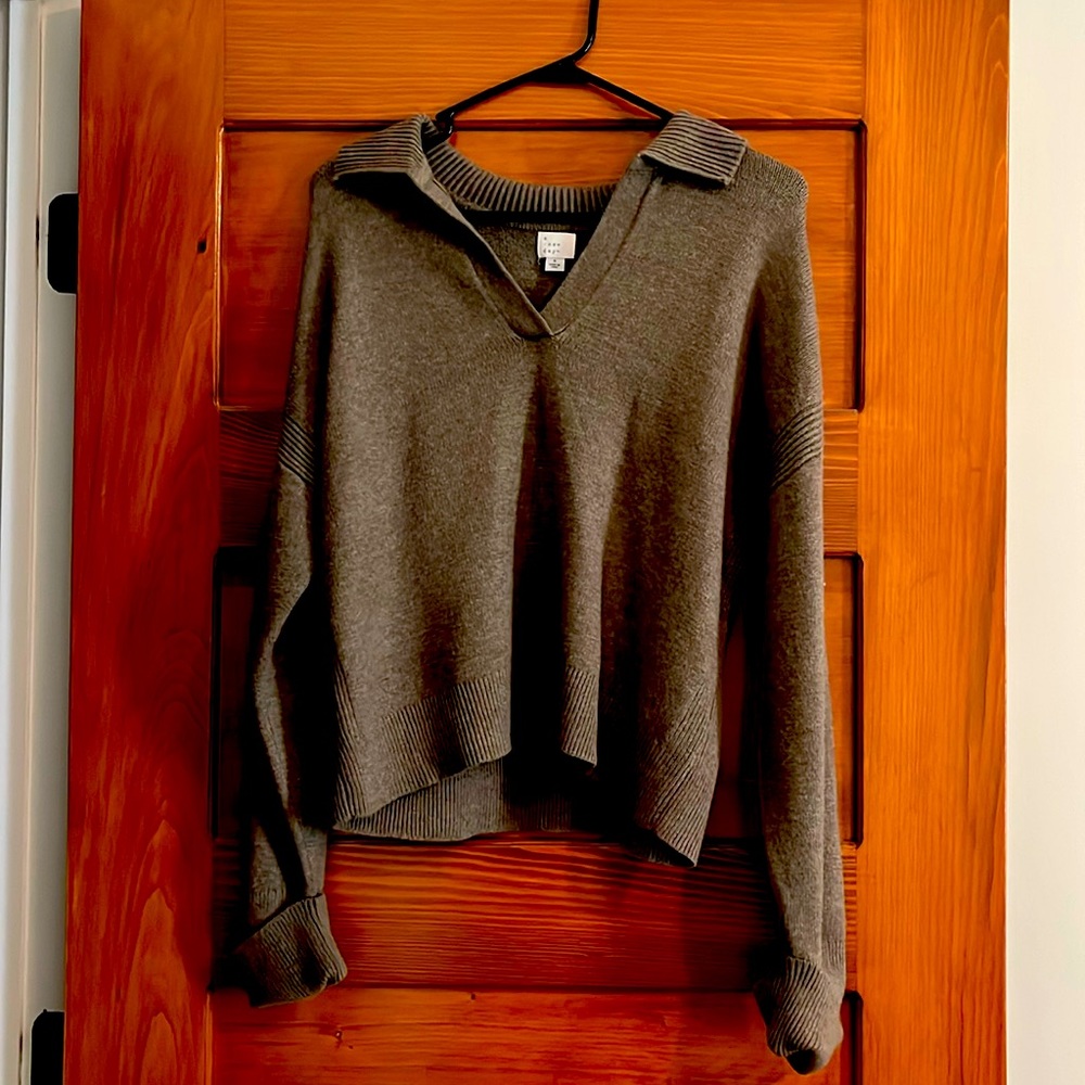 Super comfortable “A New Day” loungewear set! Pants have been wore 2x.